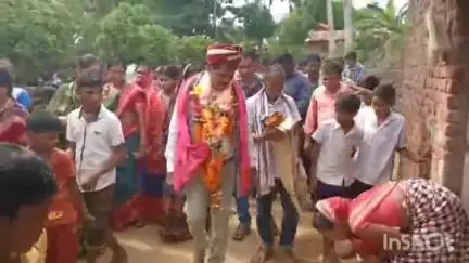 ବୀରମହାରାଜପୁର: ସକମା ୟୁପିସ୍କୁଲରେ  ଶିକ୍ଷକ ରାଜେନ୍ଦ୍ର ବଡମାଳିଙ୍କୁ  ଅବସର କାଲିନ ବିଦାୟ ସମ୍ବର୍ଧନା, ଯୋଗଦେଲେ ଅତିରିକ୍ତ ଗୋଷ୍ଠୀ ଶିକ୍ଷା ଧିକାରି