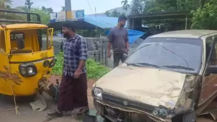 വെെത്തിരി: ചെന്നലോട് കാറും ഗുഡ്സ് ഓട്ടോയും കൂട്ടിയിടിച്ച് രണ്ടുപേർക്ക് പരിക്ക്