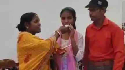 गोला: जैक द्वारा जारी इंटर साइंस और कॉमर्स परीक्षा में गोला प्रखंड टॉपर वर्षा कुमारी ने कहा, वह आइटीयन बनना चाहती है