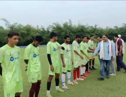 বাগনান ১: আমতাতে খাজুট্টি এস এস ক্লাবের পক্ষ থেকে অনুষ্ঠিত হলো ৮ দলীয় নক আউট ফুটবল টুর্নামেন্ট  উপস্থিত বিধায়ক