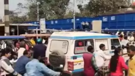 হলদিবাড়ি: অভিষেক ব্যানার্জির আশ্বাসেও দের বছরের বেশি সময়ে তৈরী হয়নি হলদিবাড়ি শহরে রেলের ওভার ব্রিজ #jansamasya