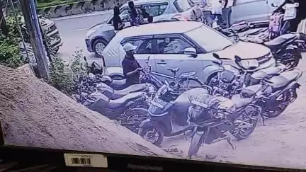 पूर्णिया V2 मॉल से glamour बाइक चोरी हुआ है आज 31-05-2025 शाम 6:15 को