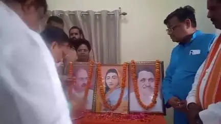 नवाबगंज: भाजपा कार्यालय पर पुण्यश्लोक अहिल्याबाई होलकर के जन्म त्रिशताब्दी अभियान का आयोजन किया गया, छात्रों को किया गया पुरस्कृत
