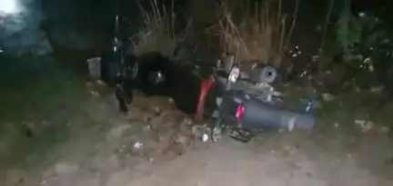 ओडगी: ओडगी बिहारपुर मुख्य मार्ग पर चम्पाजोर के पास बाइक एक्सीडेंट में घायल व्यक्ति का स्वास्थ्य केंद्र में इलाज जारी