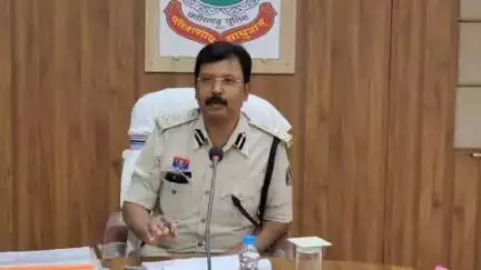 भैयाथान: सूरजपुर पुलिस की क्राइम बैठक, डीआईजी/एसएसपी श्री प्रशांत कुमार ठाकुर ने लंबित मामलों पर चर्चा की