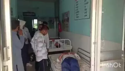 नुआंव: अकोढ़ी पुल के समीप स्कॉर्पियो की चपेट में आने से बाइक सवार एक अधिवक्ता सहित 2 लोग घायल
