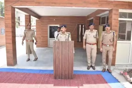 उरई: उरई पुलिस अधीक्षक कार्यालय परिसर में मनाया गया विश्व तम्बाकू निषेध दिवस, तम्बाकू न खाने की दिलाई शपथ