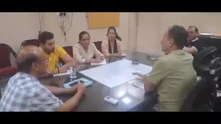 शहर में सफाई व्यवस्था को लेकर नगर परिषद के आयुक्त ने अधिकारियों के साथ बैठक कर दिए आवश्यक दिशा-निर्देश