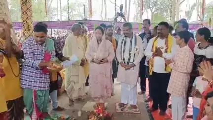 ଜମନକିରା: ଜମନକିରା ର ମୁକ୍ତେଶ୍ଵର ଓ ଡିମରିମୁଣ୍ଡା ଶଗଡେଶ୍ୱର ମନ୍ଦିର ରେ ଶୀତଳ ଷଷ୍ଠୀ ଯାତ୍ରା ରେ ଯୋଗ ଦେଲେ କେନ୍ଦ୍ର ମନ୍ତ୍ରୀ