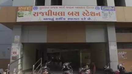 નાંદોદ: એરસ્ટ્રાઈક જેવી ઘટના રાજપીપલા એસ.ટી. બસ સ્ટેશનમાં બનતા, નર્મદા વહીવટી તંત્રએ તાત્કાલિક કાર્યવાહી કરી સફળ  મોકડ્રીલ યોજાઈ