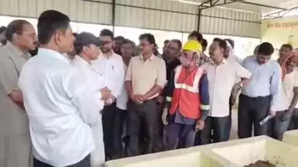पडरौना: विशुनपुरा ब्लॉक का निरीक्षण कर नोडल अधिकारी ने मातहतों को योजनाओं में तेजी लाने की दी हिदायत