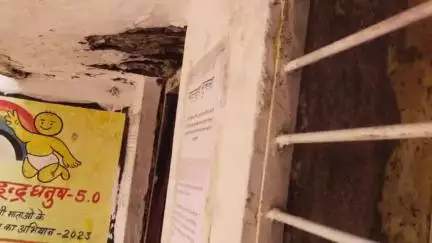 सुसनेर: अस्पताल का नया भवन बनकर तैयार फिर भी क्षतिग्रस्त कक्ष में हो रहा टीकाकरण कभी भी हो सकता है बड़ा हादसा #जनसमस्या