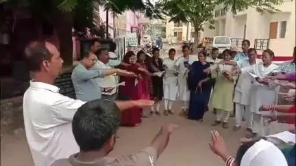 महागामा: रेफरल अस्पताल महागामा में विश्व तंबाकू निषेध दिवस पर स्वास्थ्य कर्मियों ने ली शपथ