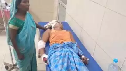 खड्डा: पड़री पिपरपाती में खेत के मेड़ को लेकर दो सगे भाइयों में हुई मारपीट, एक भाई का टूटा हाथ-पैर, अस्पताल में भर्ती