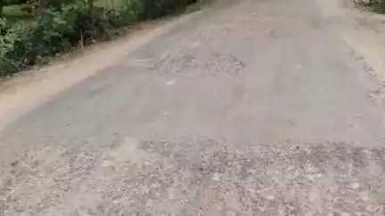 स्याना का थाल इनायतपुर मार्ग पूरी तरह पड़ा जर्जर, राहगीर परेशान, जिम्मेदारों का नहीं कोई ध्यान#jansmasya