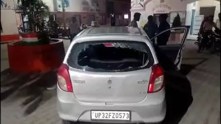 शाहगंज: बड़ागांव बाजार में पुरानी रंजिश के चलते भाजपा नेता के भाई पर हमला, कार तोड़ी, हालत गंभीर