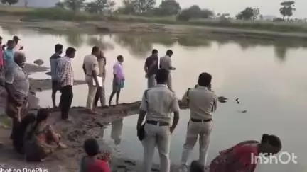 శంకరపట్నం: మెట్పల్లిలో చేపలు పడుతున్న క్రమంలో భార్య కళ్లెదుటే భర్త మృతి