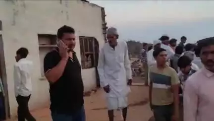 सूरौठ: कोटापुरा गांव में कुत्ते का पीछा करते हुए लेपर्ड घर में घुसा, लोगों ने किया बंद, वन विभाग की टीम ने किया रेस्क्यू