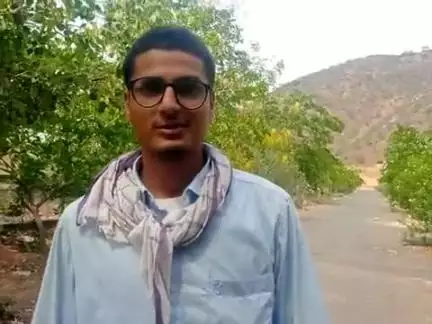 नायला किला के पीछे द्श्त्कार् कॉलोनी मे पब्लिक अप्प पर
