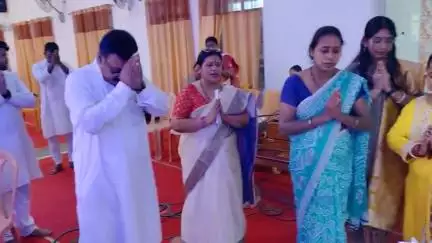 आनन्दराम ढांढनियाँ सरस्वती विद्या मंदिर, भागलपुर के शिशु वाटिका में अभिभावक गोष्ठी का शुभारंभ दीप प्रज्वलित कर किया गया