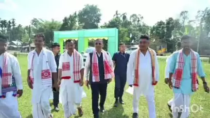 টিংখং: নখাট ৰাজহুৱা প্ৰেক্ষাগৃহত অনুষ্ঠিত হোৱা দ্বিতীয় বাৰ্ষিক ৰঙালী বিহু সন্মিলনত অংশগ্ৰহণ কৰিলে সাংস্কৃতিক মন্ত্ৰী বিমল বৰাই