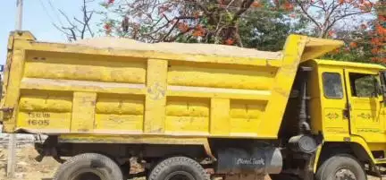 నిజాంసాగర్: నర్వ గ్రామ శివరులో అక్రమ ఇసుక టిప్పర్ పట్టివేత, కేసు నమోదు