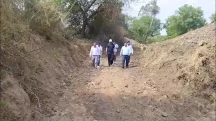 बिचौली हप्सी: जलगंगा संवर्धन अभियान में तेजी, बारिश के पानी को सहेजने की योजना, निगमायुक्त ने किया बिलावली तालाब का दौरा