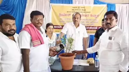 ಕಾರಟಗಿ: ತಾಲೂಕು ಪಂಚಾಯತ್ ಸಭಾಂಗಣದಲ್ಲಿ ಕಾರಟಗಿ ಹೋಬಳಿ ಮಟ್ಟದ ಕೇಂದ್ರ ಪುರಸ್ಕೃತ ಯೋಜನೆಗಳ ಪ್ರಗತಿ ಪರಿಶೀಲನೆ ಸಭೆ