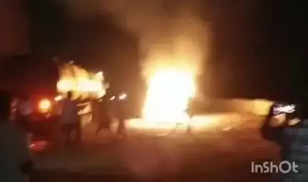 वैभववाडी: करुळ घाटात कारला आग : कार जळून खाक : सुदैवाने मोठा अनर्थ टाळला