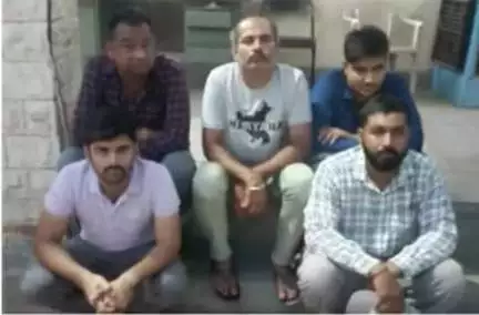 पुलिस थाना रातानाडा मय कालिका टीम जोधपुर पूर्व व पश्चिम द्वारा स्पा सेंटरों पर कार्यवाही करते हुए कुल 05 लोगों को शातिभंग में किया गिरफतार