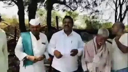 ಇಂಡಿ: ಸಾಲೋಟಗಿ ಗ್ರಾಮದ ಹೊರಭಾಗದಲ್ಲಿ ಆಕಸ್ಮಿಕ ಬೆಂಕಿ ತಗುಲಿ ಅಪಾರ ಪ್ರಮಾಣದಲ್ಲಿ ಹಾನಿ, ಸೂಕ್ತ ಪರಿಹಾರಕ್ಕೆ ಒತ್ತಾಯ