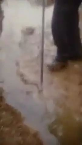 जिला कटनी तहसील रीठी ग्रह के ग्राम बड़गांव में यहां रोड बनाई गई है जहां का कर पूरा नहीं हो गया है वहां हर जगह पानी गिरने