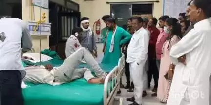 देसाईगंज वडसा: वडसा कुरुड मार्गावरील जखमीस आमदार रामदास मसराम यांनी दिला मदतीचा हात