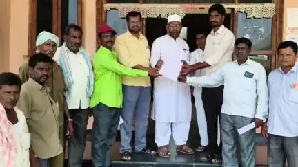 రామన్న‌పేట: ఈనెల 20 న జరిగే దేశవ్యాప్త సమ్మె నోటీసును రామన్నపేట ఎంపీఓకి అందజేసిన గ్రామపంచాయతీ కార్మికులు