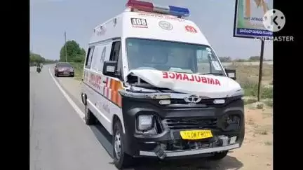 కొండమల్లేపల్లి: కొండమల్లేపల్లి మండలంలో అంబులెన్స్ ఢీ కొట్టిన మరో అంబులెన్స్ డ్రైవర్ కు స్వల్ప గాయాలు
