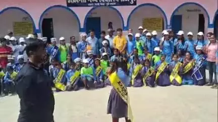 तेतरिया: राजेपुर हाई स्कूल में साइकिलिंग के क्षेत्र में भविष्य विषय पर सेमिनार का आयोजन, मुख्य अतिथि ने छात्रों को प्रेरित किया