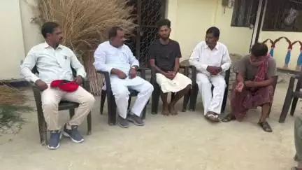 ज़ीरादेई: मिश्रौली गांव में मृतक के परिजनों को विधायक अमरजीत कुशवाहा ने दी सांत्वना