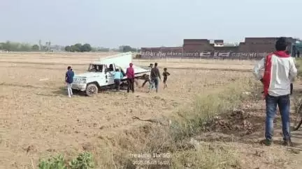 सोनभद्र कर्मा जोगिनी गांव में अनियंत्रित पिकअप सडक किनारे पल्टी खलासी समेत चालक हुए गम्भीर रूप से घायल#ताजासमाचार#न्यूज