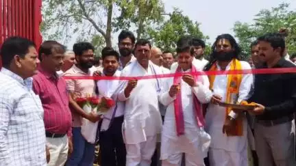 सैफई: सैफई पहुंचे सपा विधायक शिवपाल सिंह यादव ने कहा- गांवों में शहर जैसी सुविधाएं विकसित करना सराहनीय पहल है