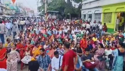 রানিগঞ্জ: ৩ রা ও ৪ ঠা মে DYFI এর পশ্চিম বর্ধমান জেলার চব্বিশ তম সম্মেলন সিয়ারসোল রাজবাড়ী মোড়ে প্রকাশ্য সমাবেশে মীনাক্ষী