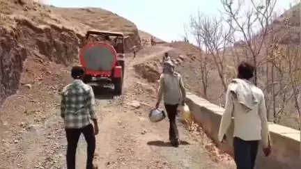 अक्राणी: दुर्गम भागातील हेंद्यापाडासह अन्य गावांना जिल्हा पाणीपुरवठा विभागाकडून पाण्याची टँकर उपलब्ध #Jansamasya