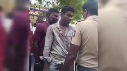 திருக்கோயிலூர்: வடக்கு தெருவில் வங்கியில் இருந்து மீட்கப்பட்ட நகை வைத்திருந்த கைப்பையை பிடுங்க முயன்ற வடமாநில சிறாருக்கு தர்ம அடி கொடுத்த பொதுமக்கள்