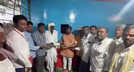 ಶಿರಹಟ್ಟಿ: ಕೆರಹಳ್ಳಿಯಲ್ಲಿ ಶಾರ್ಟ್ ಸರ್ಕ್ಯೂಟ್‌ನಿಂದ ಬೆಳೆ ನಾಶ, ಸಂತ್ರಸ್ತ ಕುಟುಂಬಕ್ಕೆ ಪರಿಹಾರ ಚೆಕ್ ವಿತರಿಸಿದ ಶಾಸಕ ಚಂದ್ರು ಲಮಾಣಿ