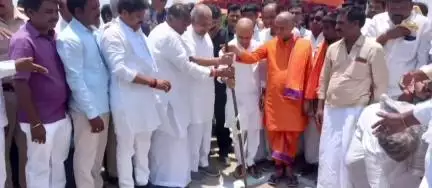 ಮಾನ್ವಿ: ದೋತರಬಂಡಿ ಗ್ರಾಮದಲ್ಲಿ ₹4 ಕೋಟಿ ವೆಚ್ಚದ ರಸ್ತೆ ಅಭಿವೃದ್ಧಿ ಕಾಮಗಾರಿಗೆ ಸಚಿವಶರಣಪ್ರಕಾಶ ಪಾಟೀಲ್‌  ಚಾಲನೆ