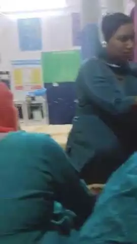 गनौर के सरकारी हॉस्पिटल में पेशेंट अपने आप  इंस्ट्रूमेंट use करने को मजबूर।
मेडिकल स्टाफ में से कोई भी पास नहीं मिला।