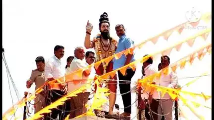 ಸವದತ್ತಿ: ಸವದತ್ತಿ ಪಟ್ಟಣದಲ್ಲಿ ಶ್ರೀ ಮಹರ್ಷಿ ಭಗೀರಥ  ಜಯಂತಿಯ ಅಂಗವಾಗಿ ಇಂದು ಅವರ ಮೂರ್ತಿಗೆ ಪುಷ್ಪ ನಮನ ಸಲ್ಲಿಸಿದ ಶಾಸಕ ವೈದ್ಯ