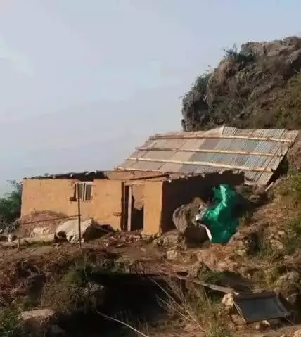 नेरवा: थंगाड़ में भारी तूफान और ओलावृष्टि से गौशाला व फसलों को हुआ नुकसान, प्रभावितों ने सरकार से राहत राशि की मांग की