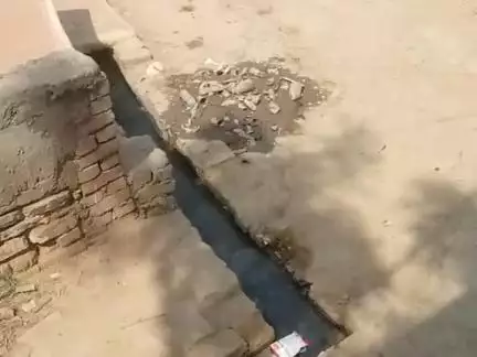 gram panchayat mirjapur lakothiya ghao me nali ka kachra nali se bahar mahine rakha rahta jisse ghaon me gandagi rahti h