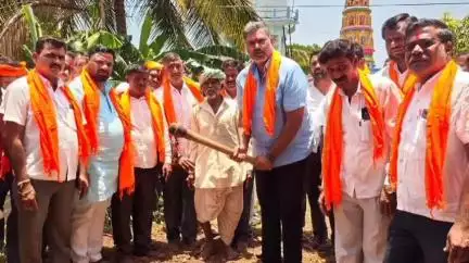 ಸವದತ್ತಿ: ಭಂಡಾರಹಳ್ಳಿ ಗ್ರಾಮದಲ್ಲಿ ವಿವಿಧ ಅಭಿವೃದ್ಧಿ ಕಾಮಗಾರಿಗೆ ಶಾಸಕ ವಿಶ್ವಾಸ ವೈದ್ಯ ಚಾಲನೆ