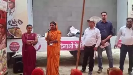 रघुनाथपुर: नंदपुर अमवारी गांव में महिला संवाद कार्यक्रम में महिलाओं को किया गया जागरूक